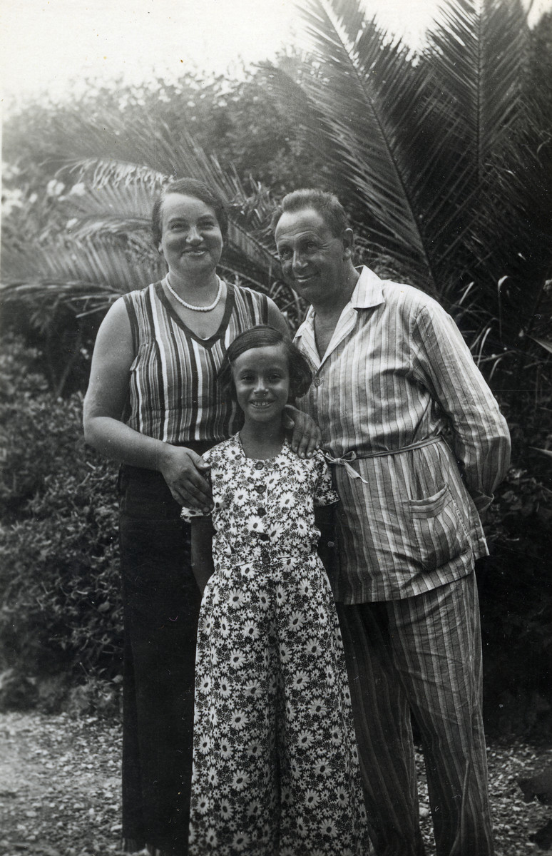 The Kohn family poses outside after moving to Milan.

Pictured are Gisella, Anna and Josef Kohn.