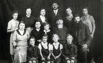 Group photograph of  the Scheiner family in Khust, Czechoslovakia.