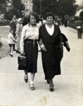 Chava Friedrich (nee Szwarc) walks with her mother Mathilde Scwarz (nee Oldenberg), while on a trip to the Bad Nauheim bath spa.