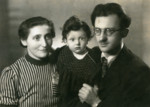 Portrait of Avraham and Freydke Sutzkever with their daughter Rina.