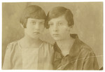 Deborah-Miriam Meirtal and her sister Sheine-Chinde Meirtal.