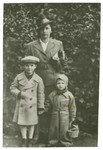 Avi Dobrysh with his mother, Deborah-Miriam Dobrysh, and his second cousin, Gabi Klas-Glass, in Kadriorg Park.