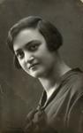 Studio portrait of Devorah Szklut Robshevski, sister of Zvi Hirsh.
