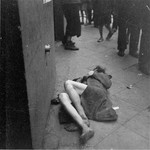 A Jewish woman lies dead on the street in the Warsaw ghetto.