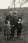 Elly and Alfred Drukker pose with their maternal grandparents, Albert and Sybilla Jacob.