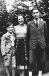 An Austrian-Jewish child poses with his mother and older brother shortly before leaving Austria on a Kindertransport.