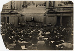 German-Jews fill an auditorium to attend a meeting [of what probably is the Centralverein] presided by Julius Brodnitz.