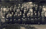 Group portrait of the residents of a Jewish senior home in Muenchen-Gladbach.