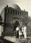 The Markowicz family, Lonya Amster and Israel Greenbaum visit the Ismail Samani Mausoleum in Bukhara.