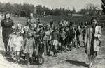 Group photograph of Bialik kindergarten class outing.