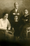 Studio portrait of the Kabillo amily. 

Pictured are Albert and Blanka Kabilio and their children Ella and Sambul.