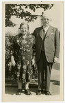 Minnie and Sam Springer pose before an unidentified exterior.