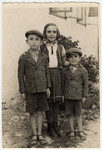 Prewar family portrait of Malchi Deutsch (nee Davidovich), cousins of Rose Dratler.
