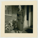 Betty Straus stands in front of the entrance to her brother's home in Bussum.
