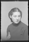 Studio portrait of Lili Mendelovits.
