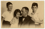 Studio portrait of the Forchheimer family in Coburg, Germany.