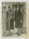 Prewar photo of Danka Perelmuter with her older sister [probably Chajcza].