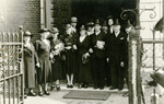 A Dutch Jewish wedding party gathers for a photo.