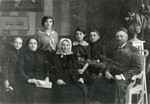 Studio portrait of the Weiselberg family.

After the father Nahum Weiselberg died in a typhus epidemic, his wife Ettel moved to Vienna.