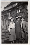 Portrait of three German Jewish cousins.

From left to right are Annelise Bing, Hans Cramer and Werner John Bing.