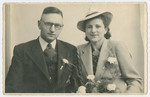 Wedding portrait of Lenny Kropveld and Rabbi Yitzchak Jedwab.