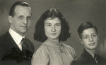 Studio portrait of David Cohen-Pariara with his two children Ellis and Bram.