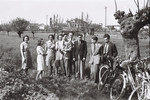 Students from the Scuolo via Eupili go for a bicycle excursion.