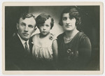 Portrait of Majer Mundlak with his first wife and child.