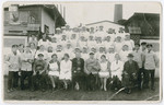 Group portrait of the staff of the Reingold Laundry in Oldenburg including members of the de-Beer family.