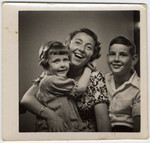 Portrait of the Liebenau family.

Pictured are Irene, Helene and Gerald Liebenau.