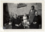 Richard Weilheimer visits with his maternal great-grandmother (right) and two other women in Mannheim.
