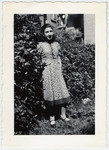 Edith Hutmacher stands in front of the bushes and poses for the camera in Zurich.