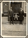 Erich and Margarete Wertheim pose with their son Ernst, outside Erich's family home.