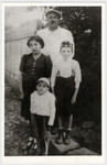 Portrait of Yitzchak Ganzl, his wife and children.