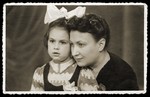 Studio portrait of a mother and daughter in the Bedzin ghetto.