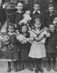 A group of young Jewish children pose with their dolls.