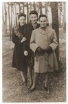 Gittel Trzcina (left) with two friends at the Vilseck displaced persons camp.