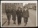 Four Jewish friends walk along a street in Boekelo.