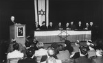An unidentified Jewish leader delivers a speech at a Zionist meeting in Hannover.