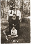 Portrait of Mordka Cederbaum with his son-in-law Dawid Kopelman and grandson Majer.