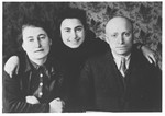 Portrait of the Garber family in the Warsaw ghetto.