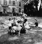 A group of children with whom Hermine Markovitz was working while being trained.