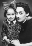 Portrait of Mania Ament with her daughter, Jeanine, in after the war in Antwerp.