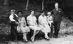 A German-Jewish family poses on a park bench.

Johanna Leopold Kuemmel is on the far left with her son Werner.
