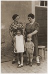 Two German Jewish women pose with their children.