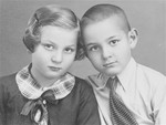 Portrait of the donor's two children, Heinrich and Alice Muller, taken in London while they awaited a ship to take them to Canada.