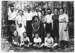 Prewar photograph of the extended Rosenbach family.