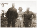 Two Jewish American soldiers from the 3rd U.S. Army pose with Halina Goldberg from Czestochowa.
