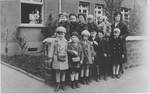 Pupils of the Jüdische Volksschule pose in front of the school on Lutzowstrasse in Köln.