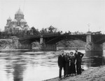 A group of Jewish friends pose beneath a bridge in Vilna.
